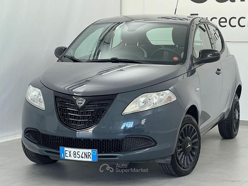 Begagnad Lancia Ypsilon 80 HK (58 kW) 2014 Grå Halvkombi