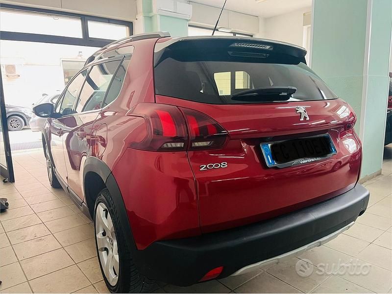 Usata Peugeot 2008 99 CV (72 kW) 2016 Rosso SUV