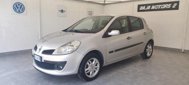 Usata Renault Clio II LE 64 CV (47 kW) 2008 Argento Berlina