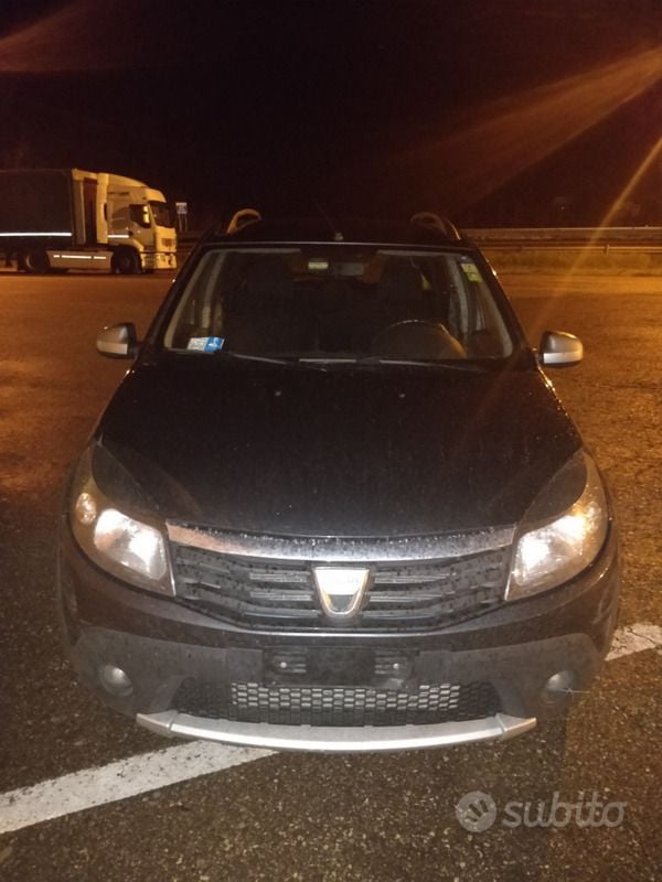 Usata Dacia Sandero Stepway 90 CV (66 kW) 2011 Nero Utilitaria