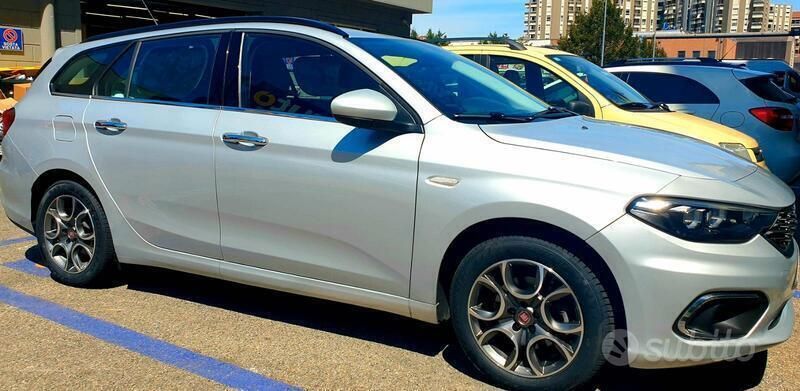 Usata Fiat Tipo Lounge 120 CV (88 kW) 2016 Argento Station wagon