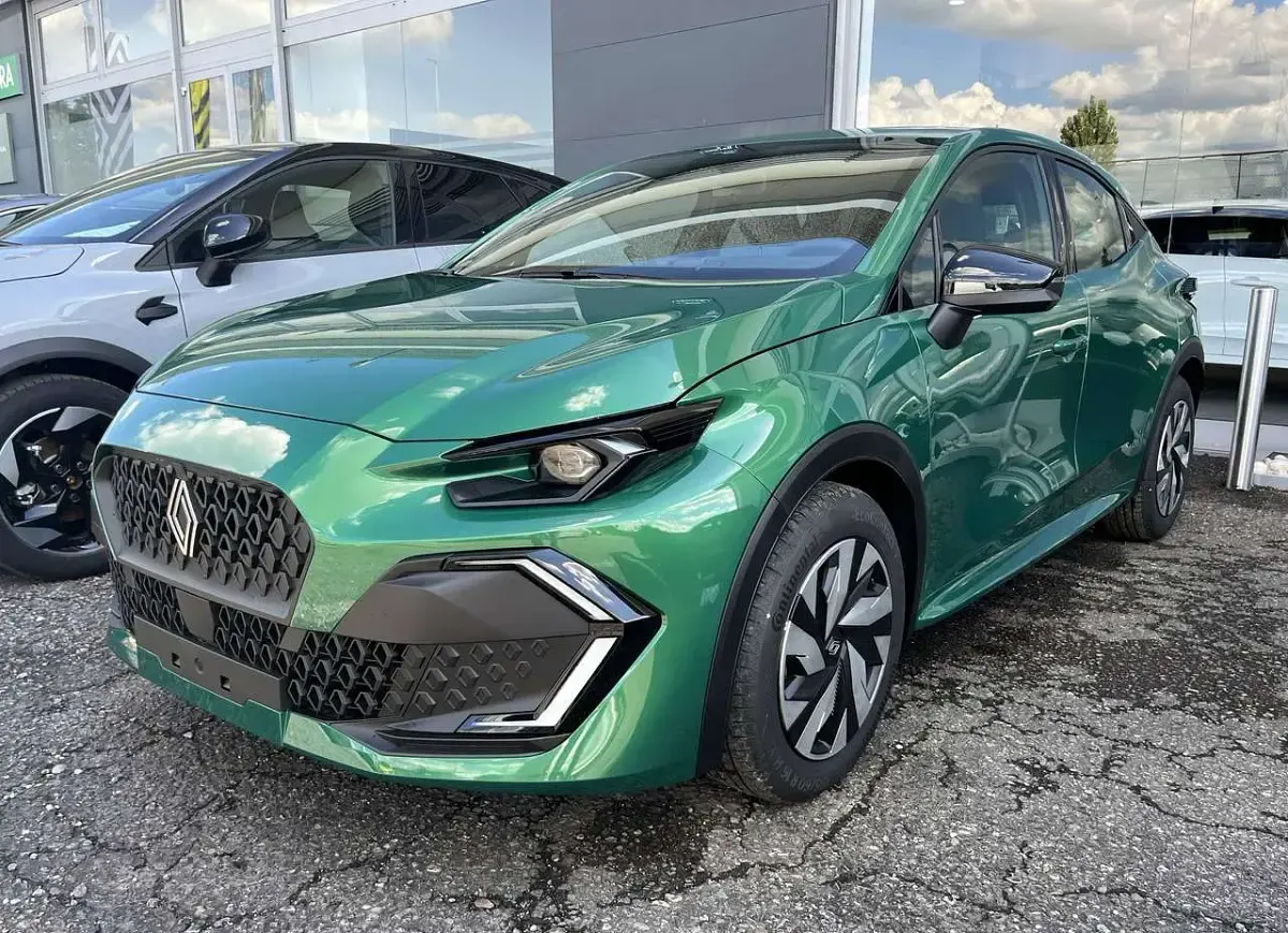 Nuova Renault Clio V Evolution 114 CV (83 kW) 2026 Verde assoluto Berlina
