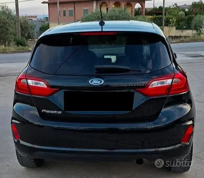 Usata Ford Fiesta Titanium 85 CV (62 kW) 2018 Nero Utilitaria