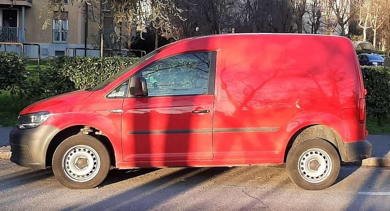 Usata VW Caddy 110 CV (80 kW) 2016 Rosso Monovolume