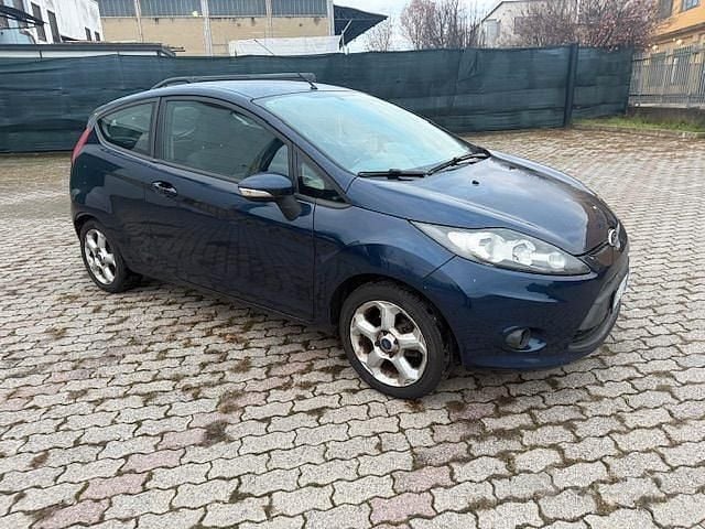 Blu Usata 2011 Ford Fiesta Due volumi | 2500 € (Ottimo prezzo) - Immagine 1/4