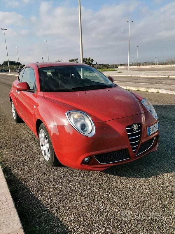 Rosso Usata 2011 Alfa Romeo MiTo Distinctive Due volumi | 3990 € (Ottimo prezzo) - Immagine 1/4