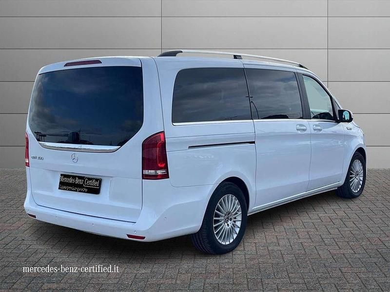 Begagnad Mercedes EQV300 150 kW (204 HK) 2020 Vit Minibuss