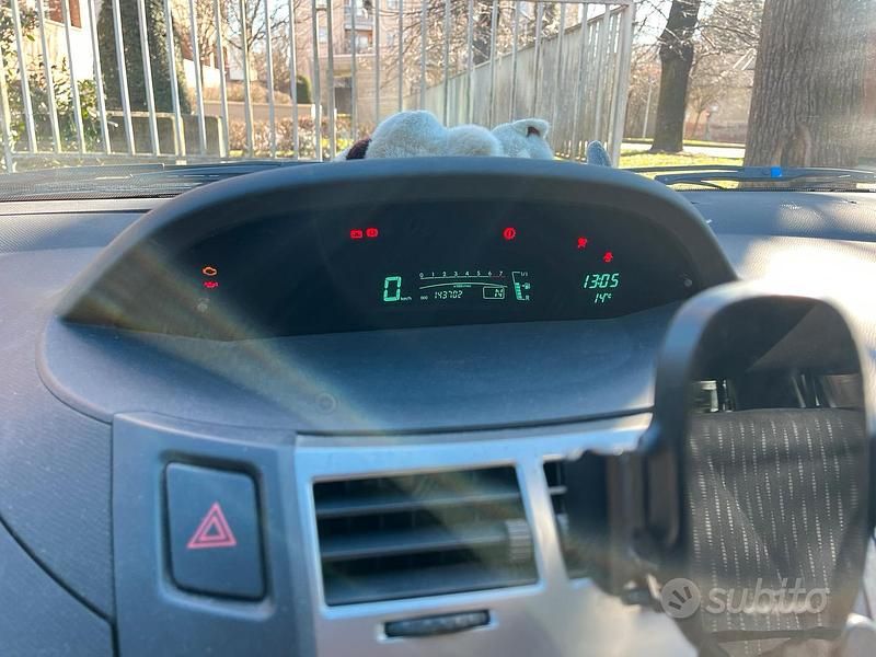 Usata Toyota Yaris 2009 Grigio Utilitaria