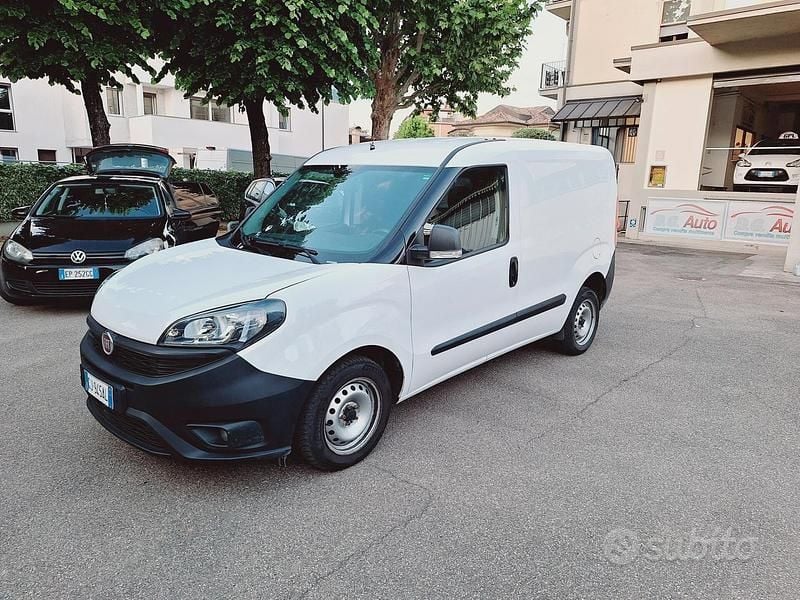 Occasion Fiat Doblò Easy 90 ch (66 kW) 2022 Blanc Monospace