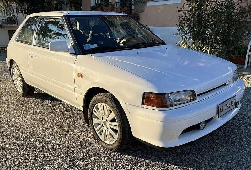 Usata Mazda 323 163 CV (119 kW) 1991 Bianco Berlina