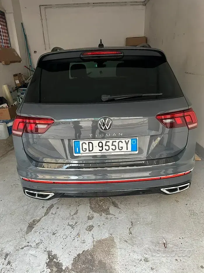 Usata VW Tiguan R-line 150 CV (110 kW) 2021 Grigio SUV