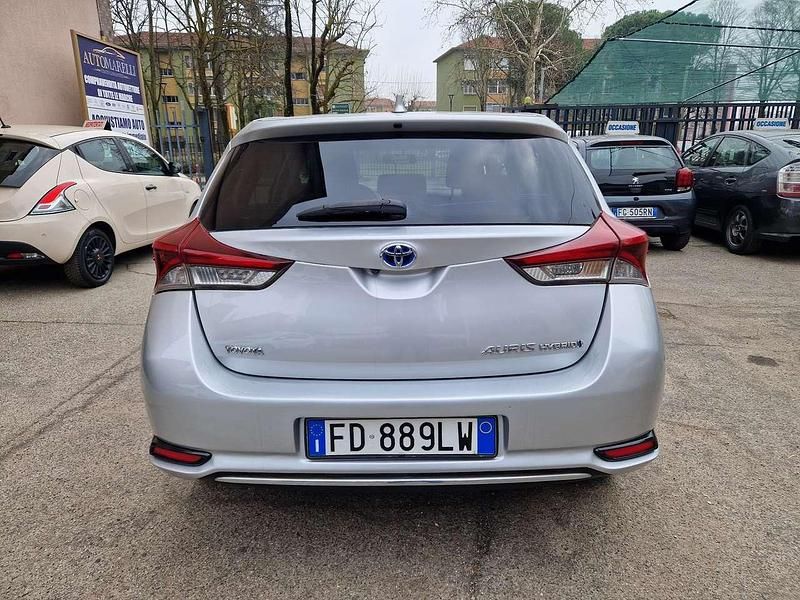 Usata Toyota Auris Hybrid Active 99 CV (72 kW) 2016 Grigio Berlina