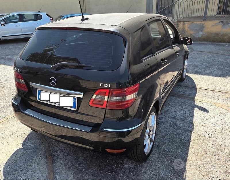 Usata Mercedes B180 109 CV (80 kW) 2009 Nero Monovolume