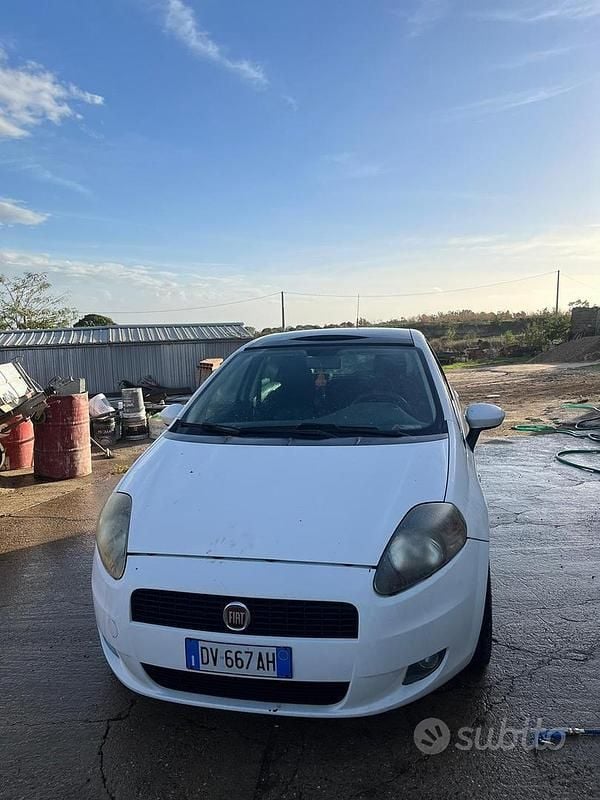 Bianco Usata 2008 Fiat Grande Punto Due volumi | 3500 € (Buon prezzo) - Immagine 1/4