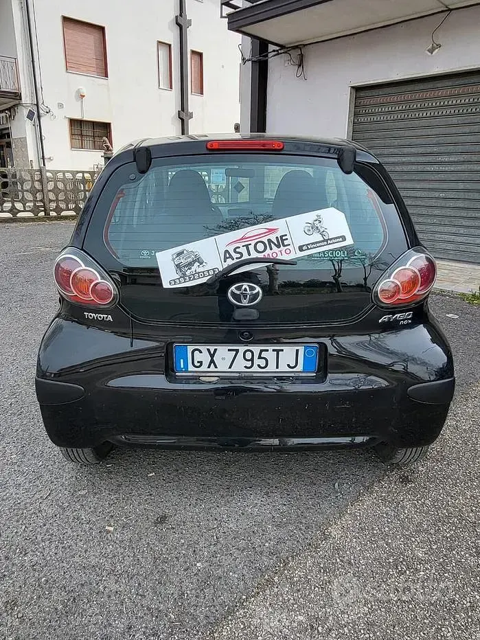 Usata Toyota Aygo 68 CV (50 kW) 2010 Nero Utilitaria
