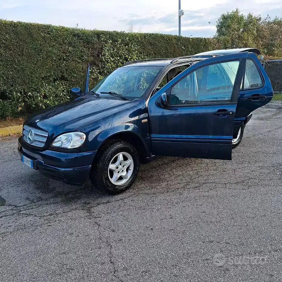 Usata Mercedes ML270 163 CV (119 kW) 2001 Bluazzurro SUV