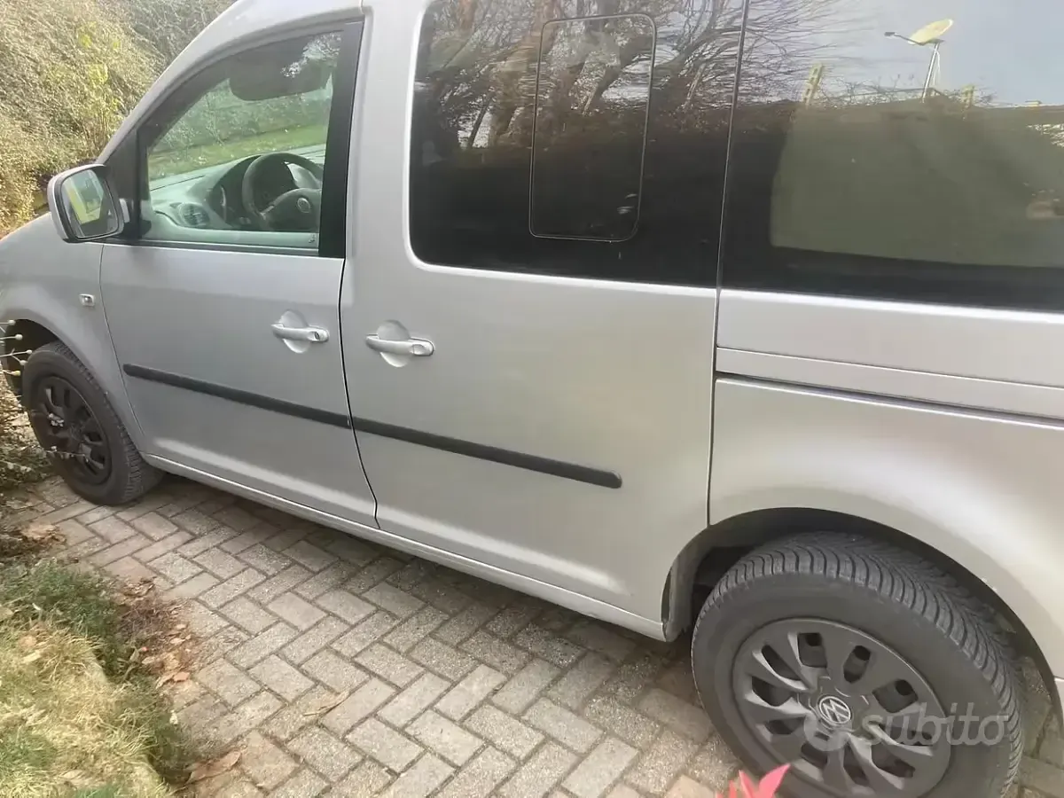 Usata VW Caddy Life 105 CV (77 kW) 2010 Grigio Monovolume