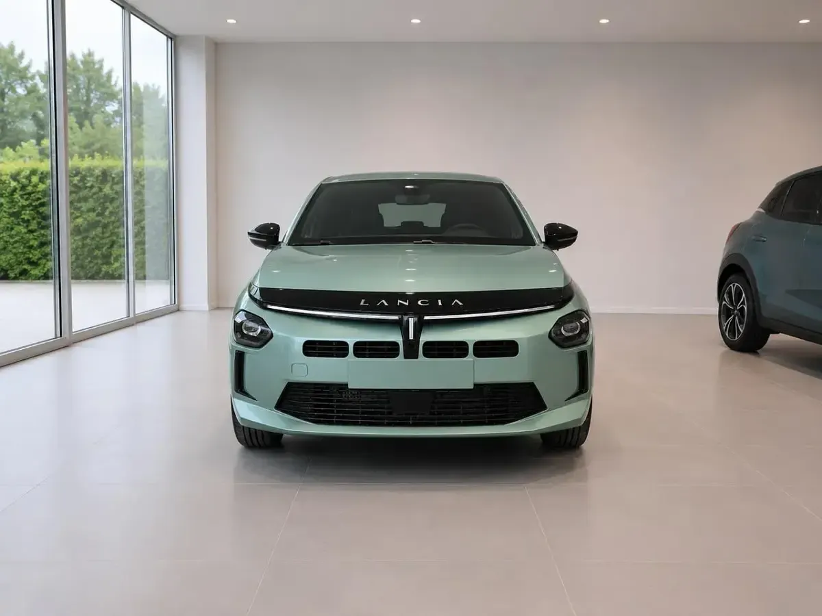 Usata Lancia Ypsilon 100 CV (73 kW) 2025 Verde Utilitaria