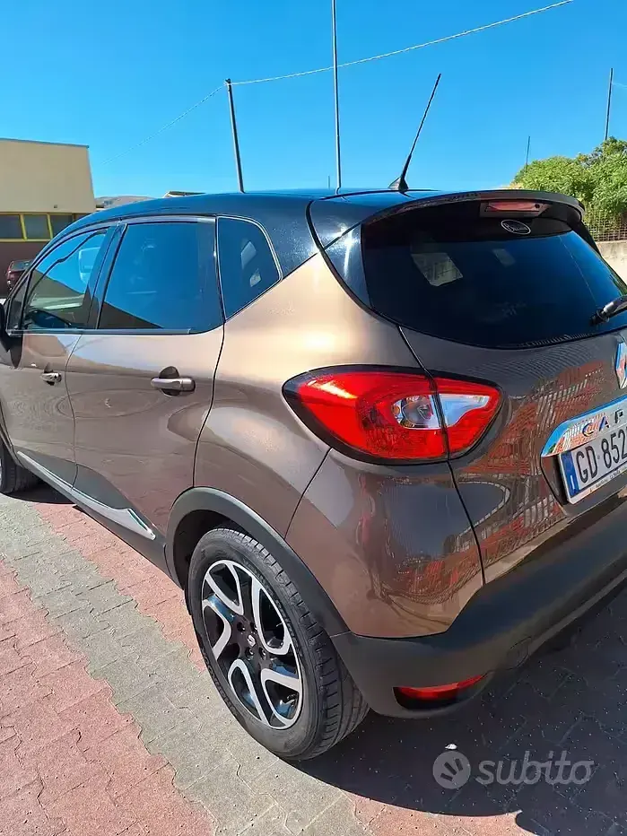 Usata Renault Captur 90 CV (66 kW) 2021 Marrone SUV