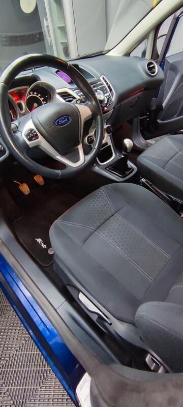 Usata Ford Fiesta Titanium 70 CV (51 kW) 2012 Blu Utilitaria