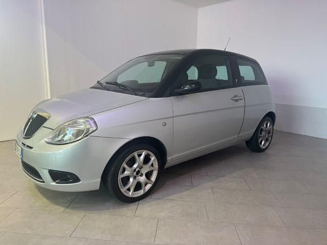 Usata Lancia Ypsilon 90 CV (66 kW) 2007 Argento Utilitaria