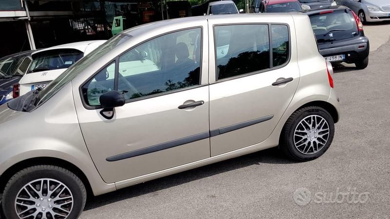 Grigio Usata 2006 Renault Modus Monovolume | 2500 € - Immagine 1/4