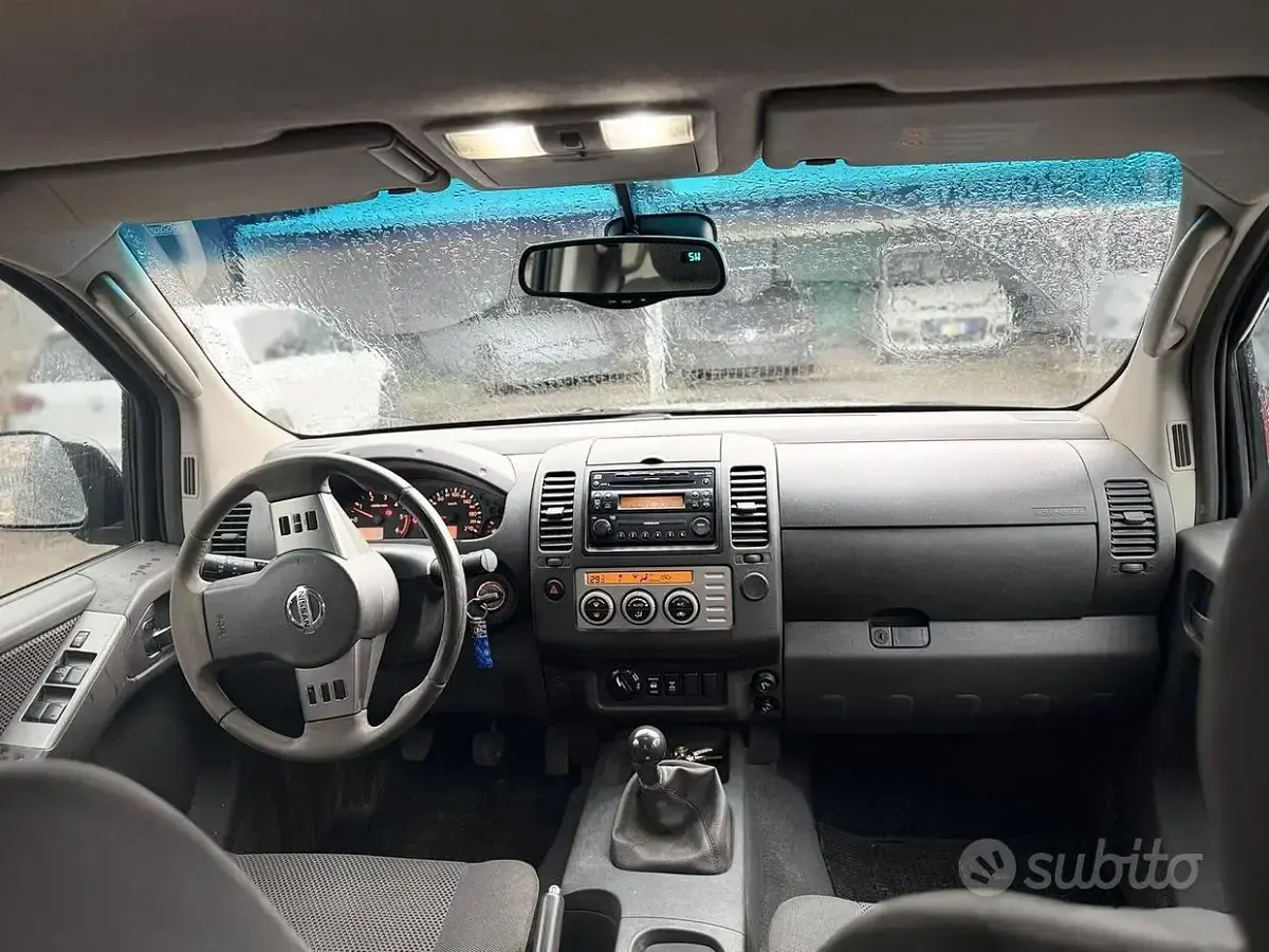 Usata Nissan Navara 171 CV (125 kW) 2006 Grigio Pick-up