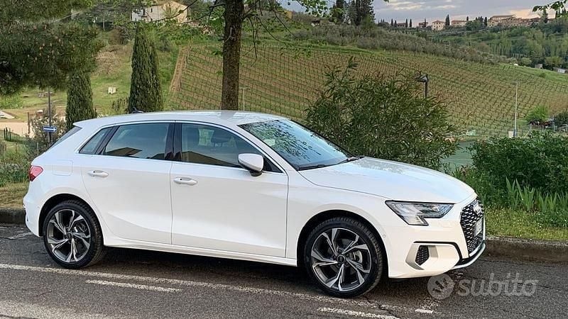 Bianco Usata 2023 Audi A3 Advanced Due volumi | 24.500 € (Buon prezzo) - Immagine 1/4