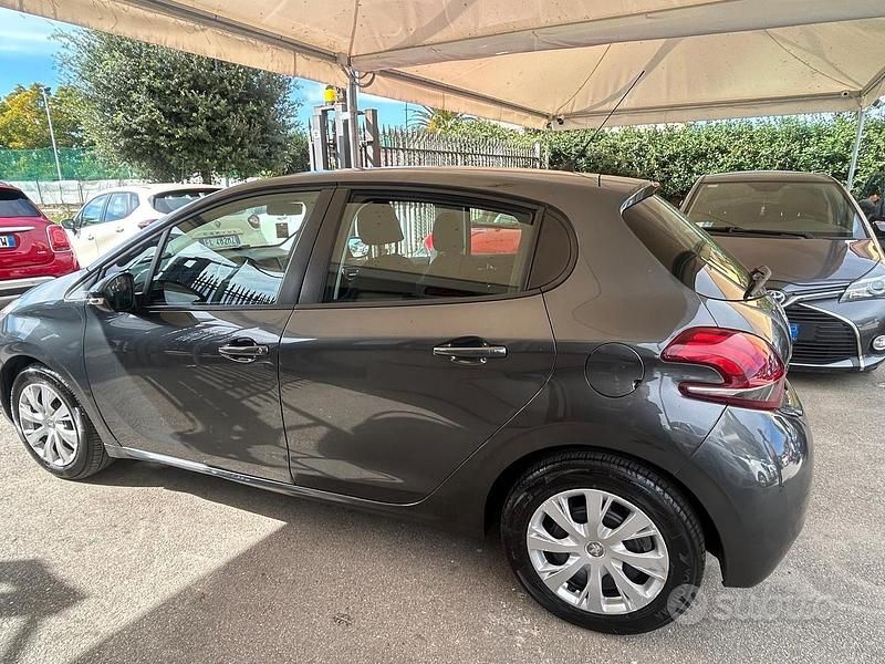 Usata Peugeot 208 Allure 75 CV (55 kW) 2016 Grigio Utilitaria