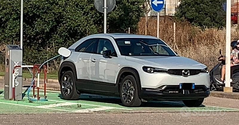 Bianco Usata 2020 Mazda MX30 Exclusive SUV | 16.400 € (Cara) - Immagine 1/3