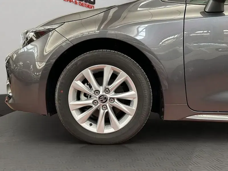 Nuova Toyota Corolla Active 98 CV (72 kW) 2026 Grigio scuro Station wagon
