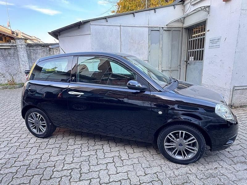 Usata Lancia Ypsilon 60 CV (44 kW) 2009 Nero Utilitaria