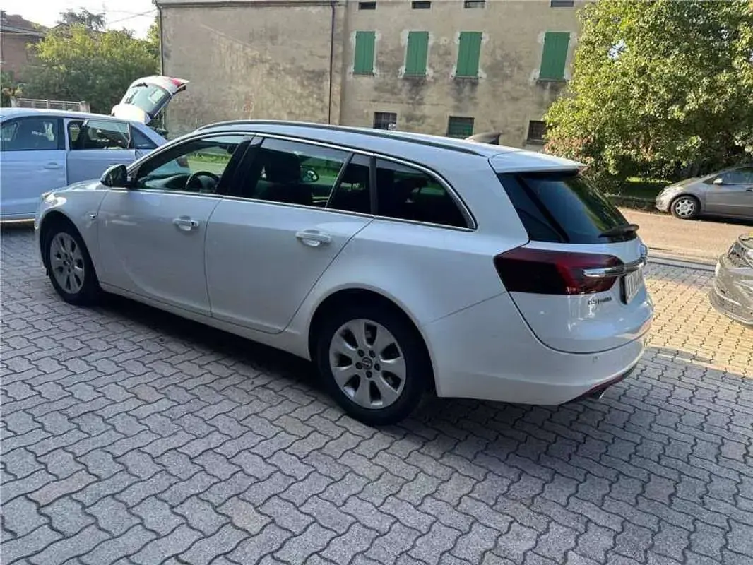 Usata Opel Insignia Cosmo 170 CV (125 kW) 2015 Bianco Station wagon