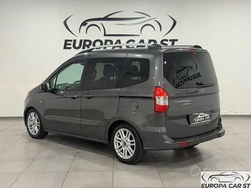 Usata Ford Tourneo Courier 75 CV (55 kW) 2017 Grigio Monovolume