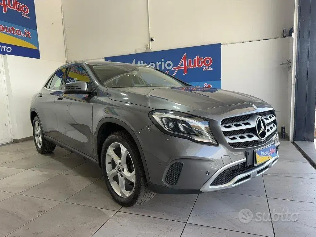 Usata Mercedes GLA200 Executive 136 CV (100 kW) 2018 Grigio SUV