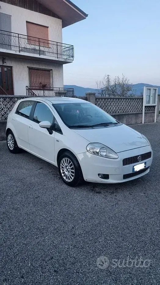 Usata Fiat Grande Punto 65 CV (47 kW) 2009 Bianco Utilitaria
