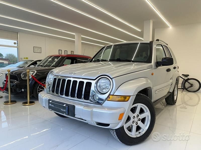 Usata Jeep Cherokee Limited 177 CV (130 kW) 2008 Grigio SUV