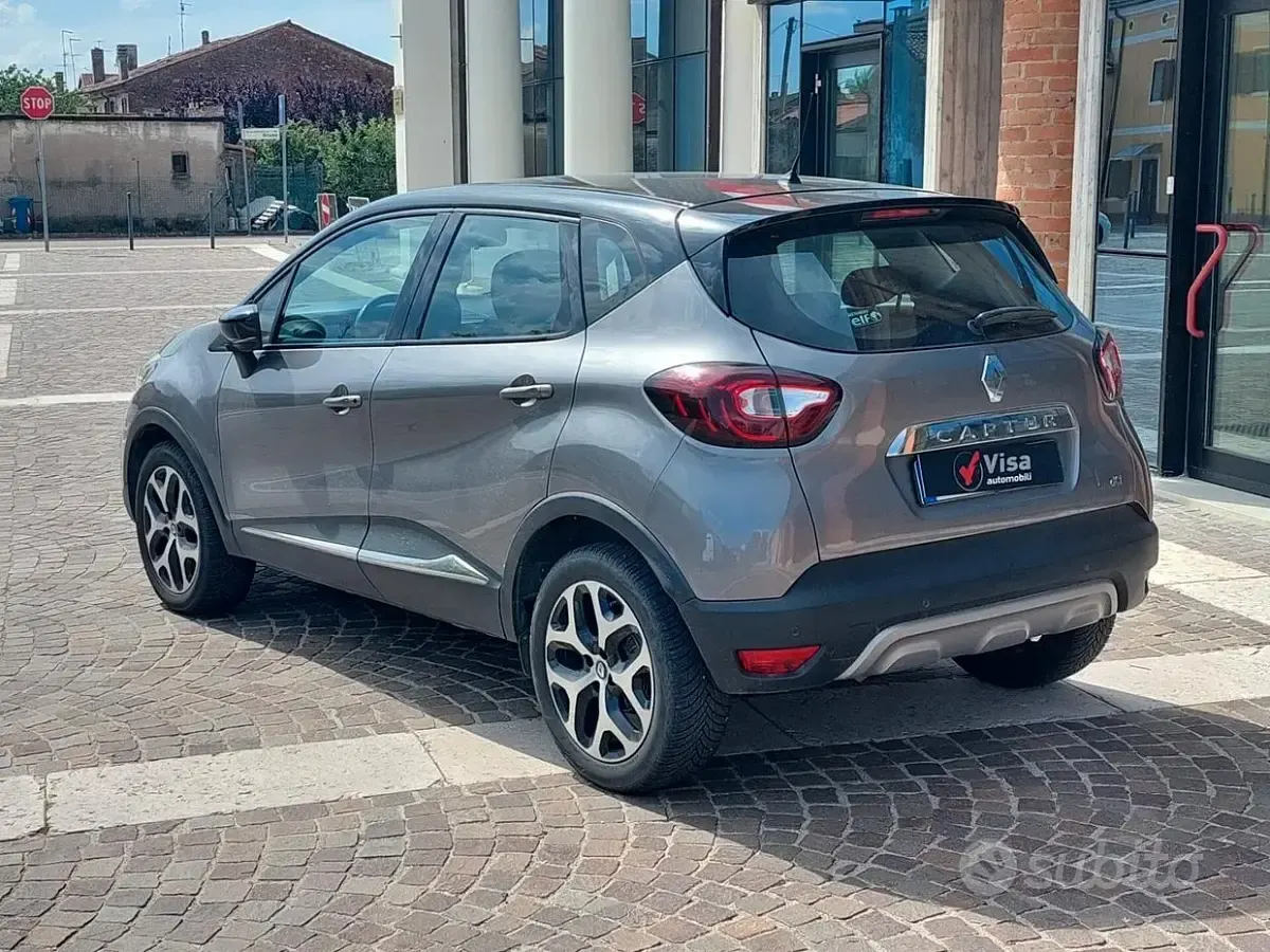Usata Renault Captur Intens 110 CV (80 kW) 2017 Grigio SUV