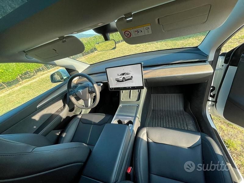 Usata Tesla Model Y RWD 125 kW (170 CV) 2024 Bianco SUV