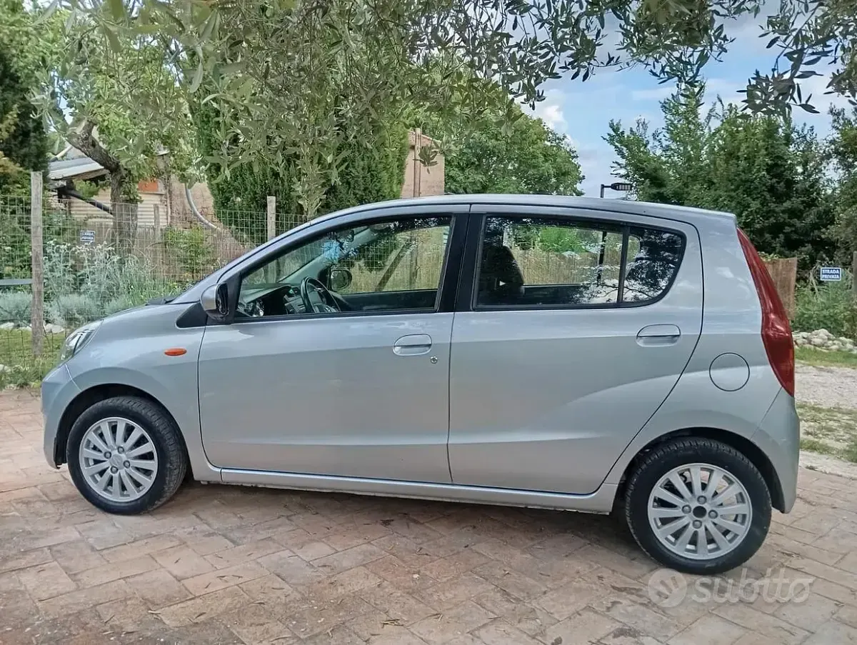 Usata Daihatsu Cuore 69 CV (50 kW) 2007 Grigio Utilitaria