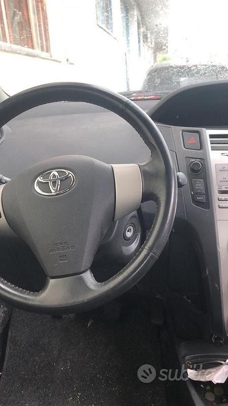 Usata Toyota Yaris 2006 Grigio Utilitaria