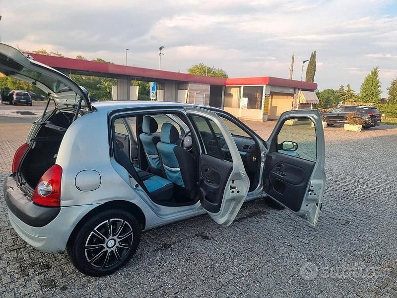 Usata Renault Clio II 2002 Berlina