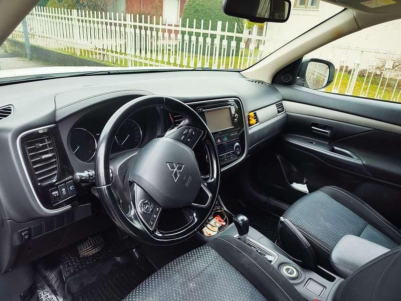 Usata Mitsubishi Outlander 150 CV (110 kW) 2015 Bianco SUV