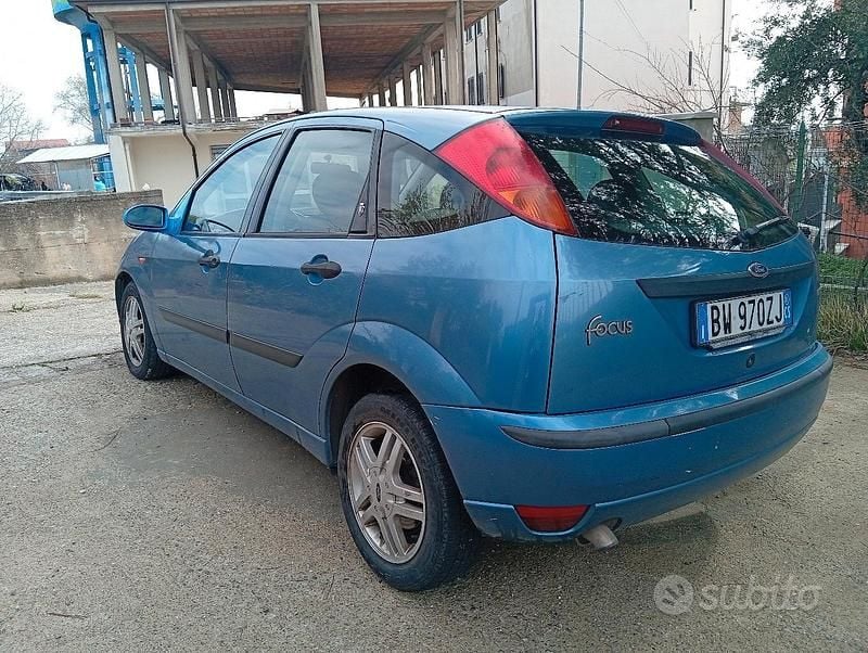 Usata Ford Focus 100 CV (73 kW) 2004 Blu Utilitaria
