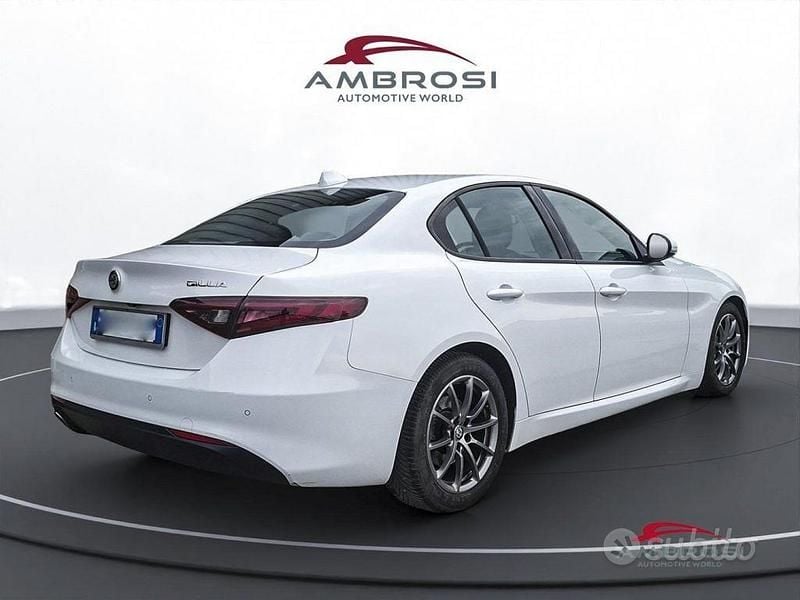 Usata Alfa Romeo Giulia Super 150 CV (110 kW) 2016 Bianco Berlina