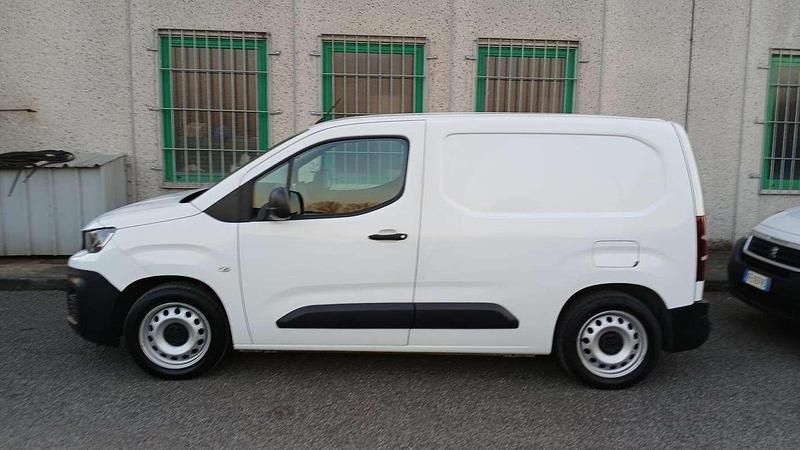 Gebraucht Peugeot Partner 131 PS (96 kW) 2019 Weiß Van / Kleinbus