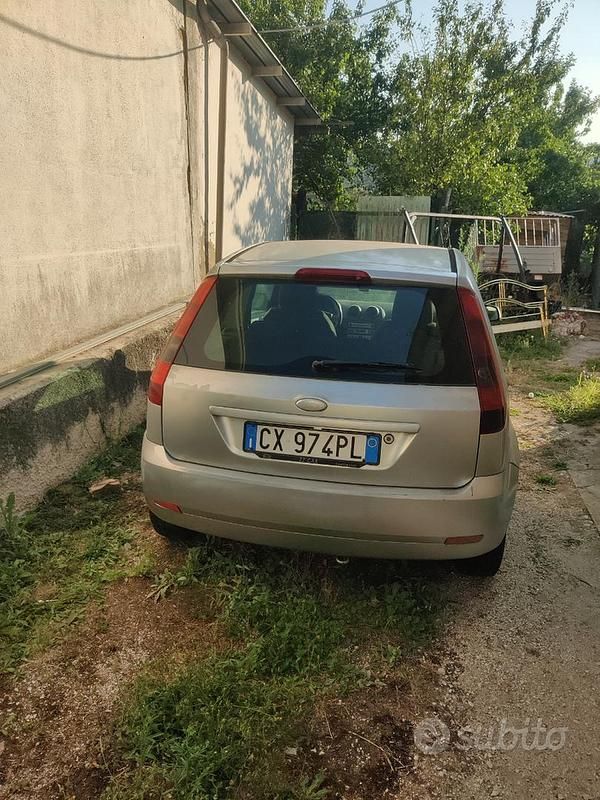 Usata Ford Fiesta 2005 Grigio Utilitaria