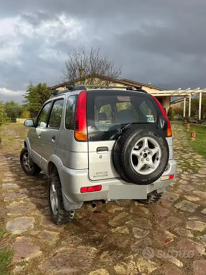 Usata Daihatsu Terios 83 CV (61 kW) 2000 Grigio SUV