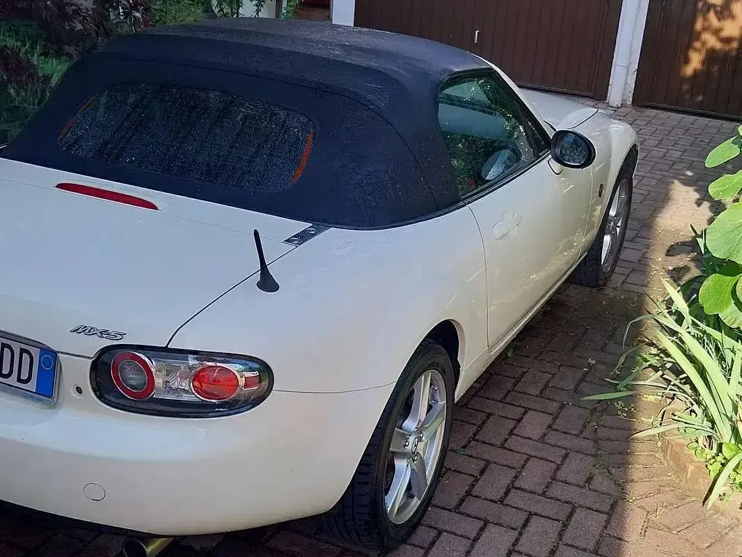Usata Mazda MX5 126 CV (92 kW) 2006 Bianco Cabrio