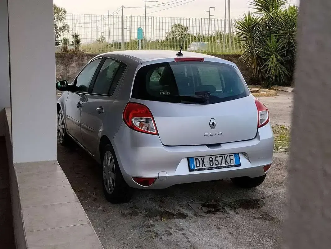 Usata Renault Clio III Dynamique 86 CV (63 kW) 2009 Berlina